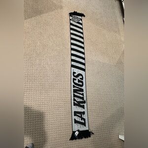 NWT LA Kings scarf